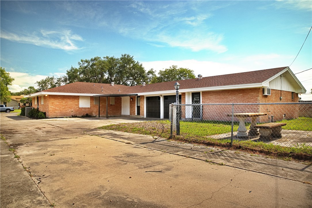 1109 Adeline Street Sinton, TX 78387 - Photo 23 of 27