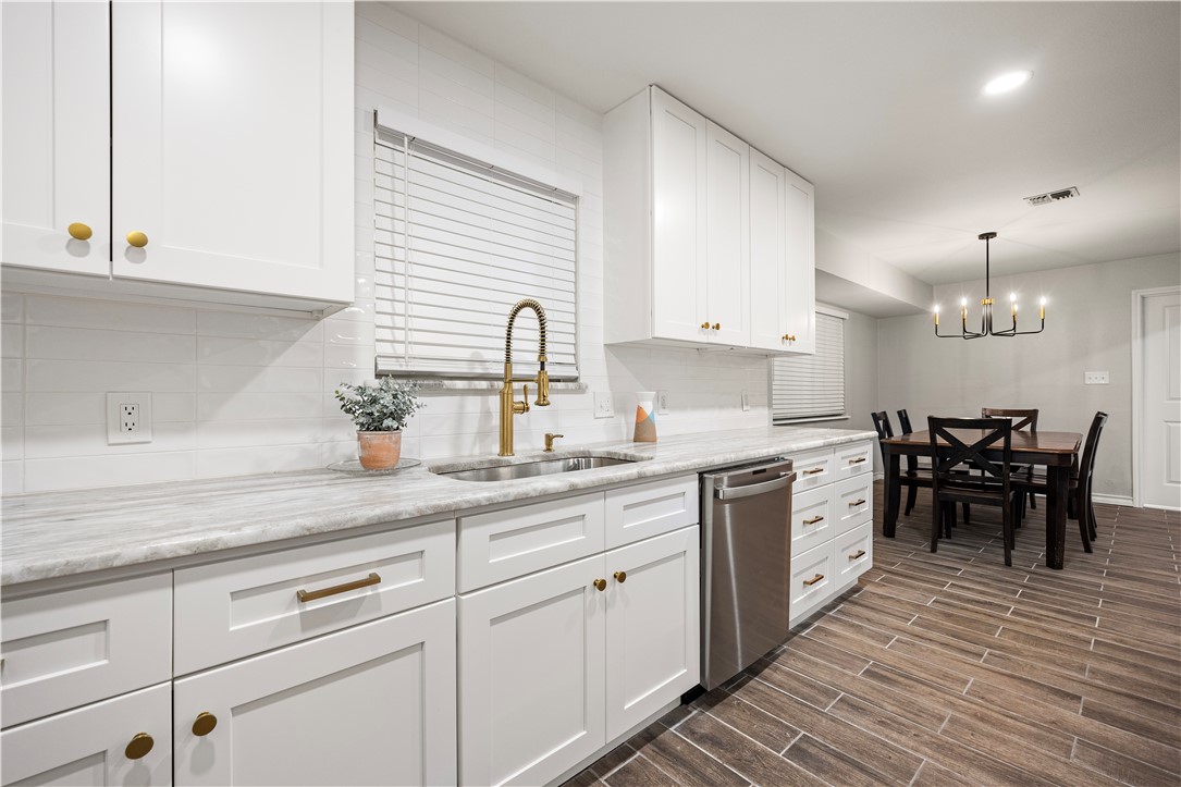 1109 Adeline Street Sinton, TX 78387 - Photo 6 of 27