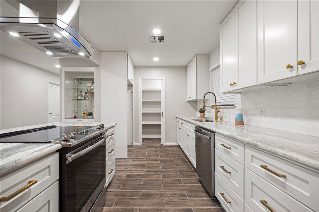 1109 Adeline Street Sinton, TX 78387 - Photo 7 of 27