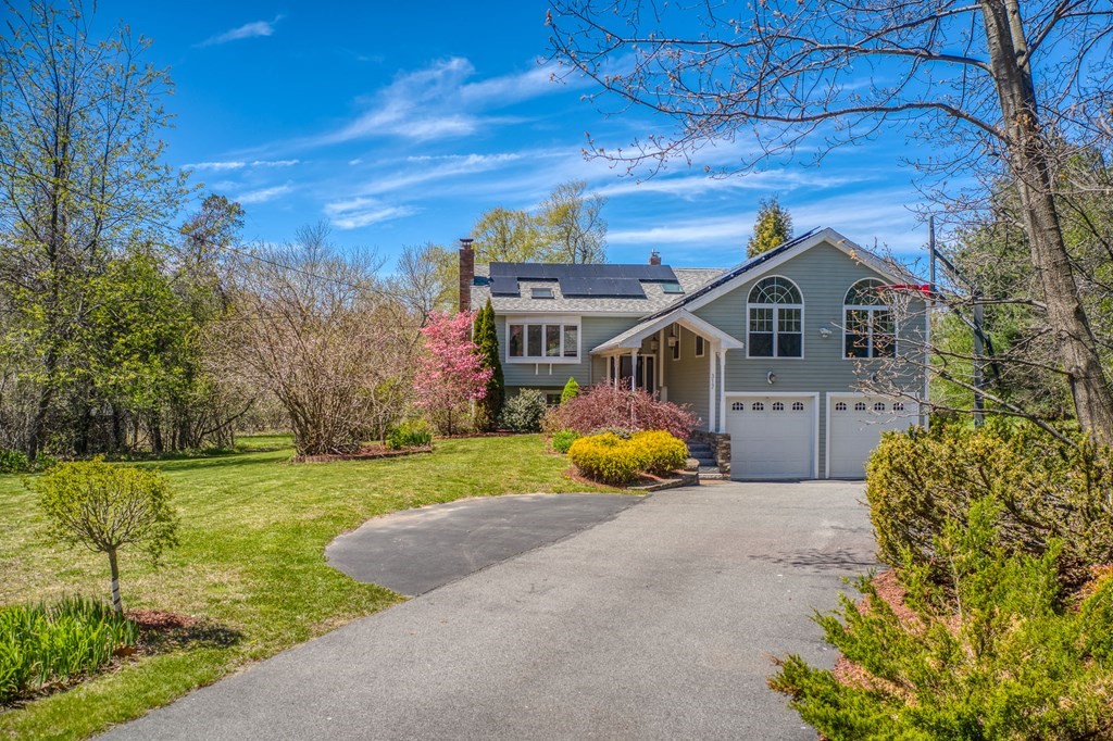 317 Hillside Road North Andover, MA 01845 - Photo 3 of 42