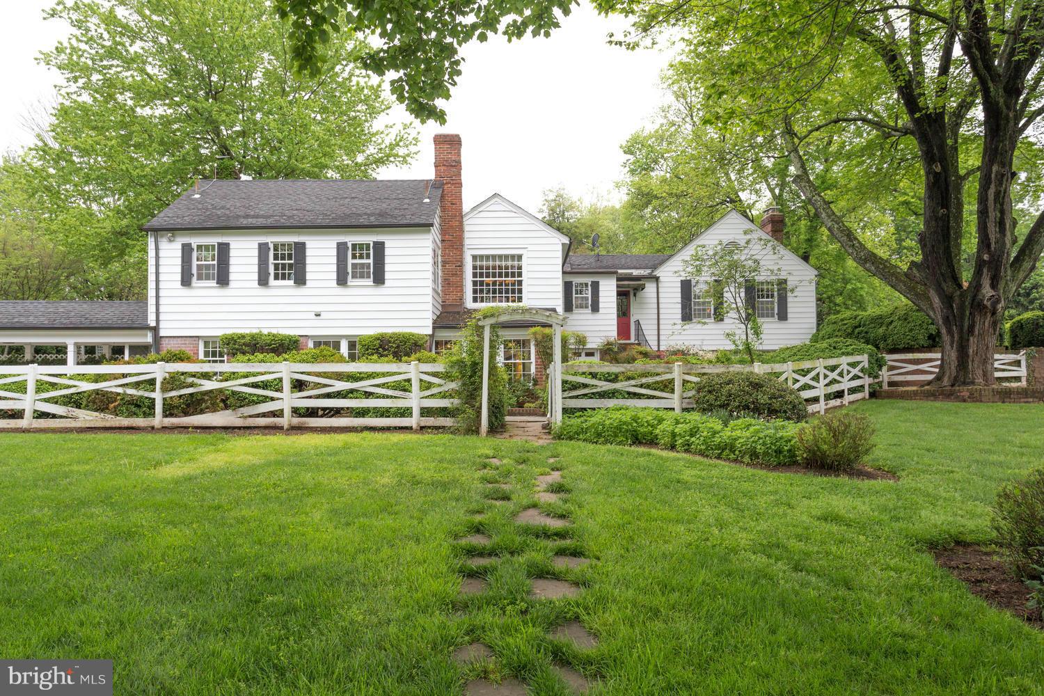 641 Seneca Road Great Falls, VA 22066 - Photo 2 of 30 Exterior (Rear)