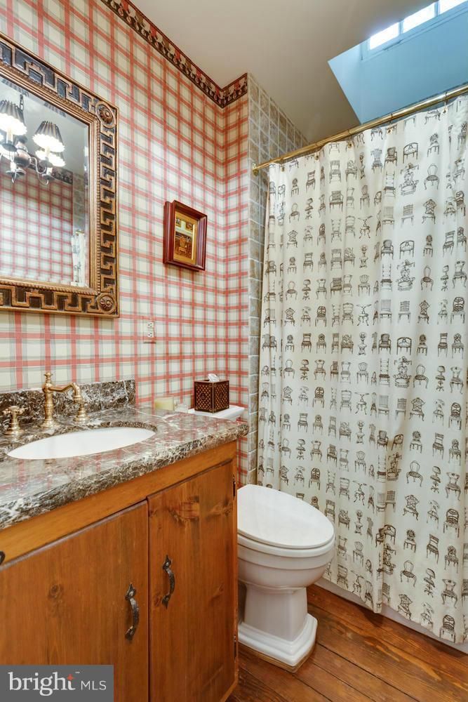 641 Seneca Road Great Falls, VA 22066 - Photo 14 of 30 Bath