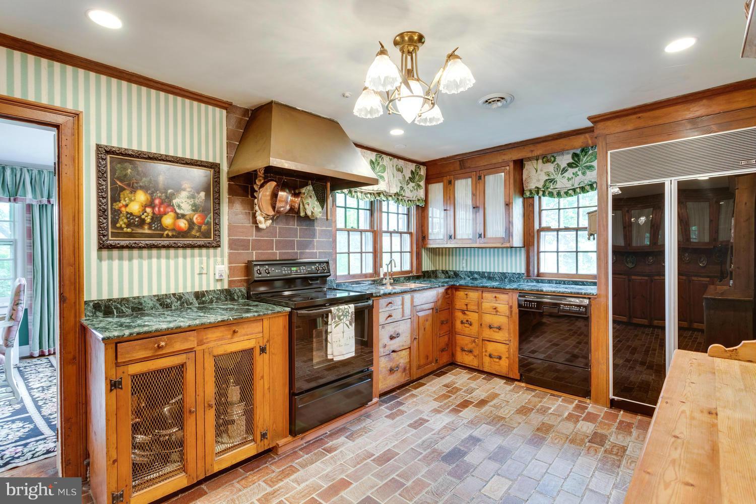 641 Seneca Road Great Falls, VA 22066 - Photo 15 of 30 Kitchen