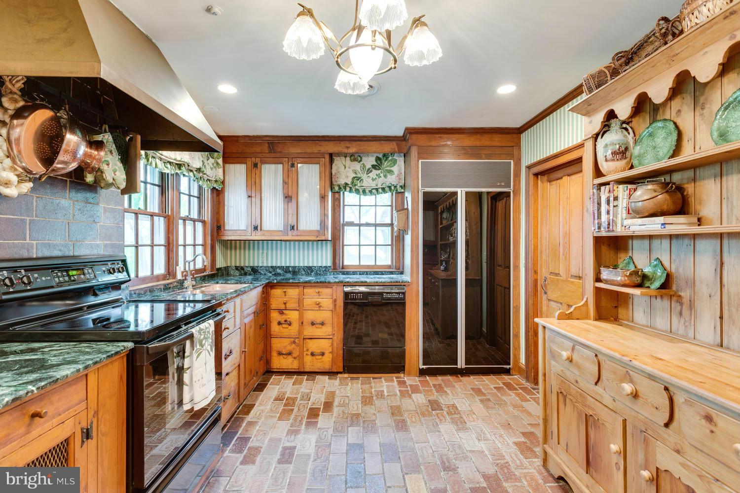 641 Seneca Road Great Falls, VA 22066 - Photo 16 of 30 Kitchen