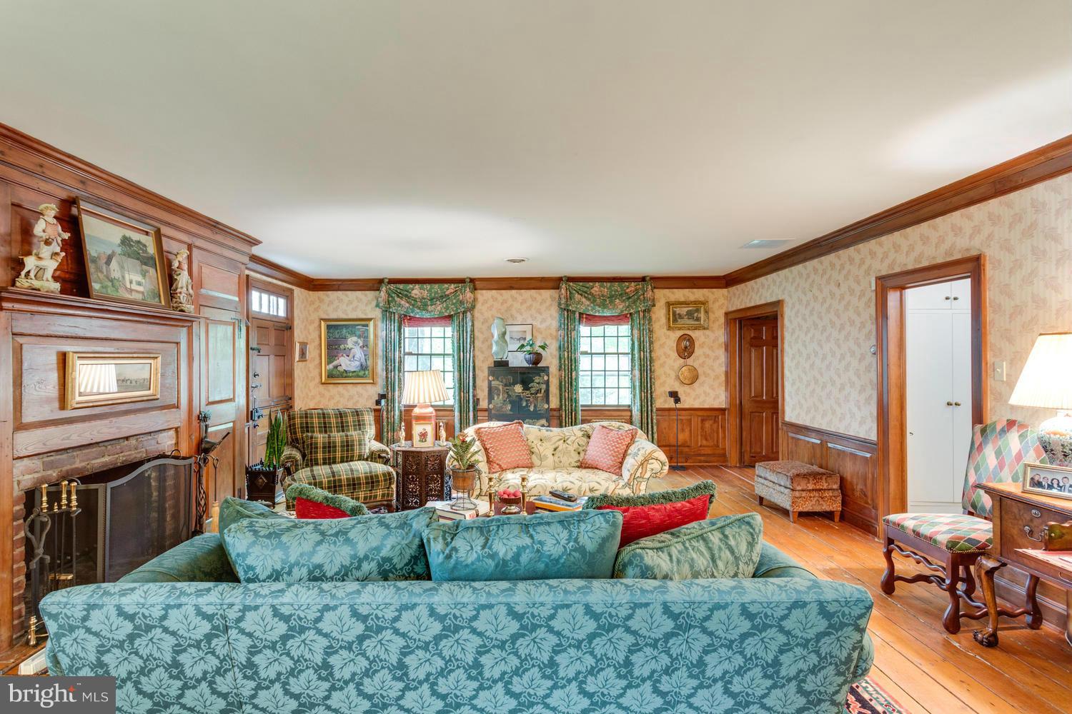 641 Seneca Road Great Falls, VA 22066 - Photo 20 of 30 Living Room