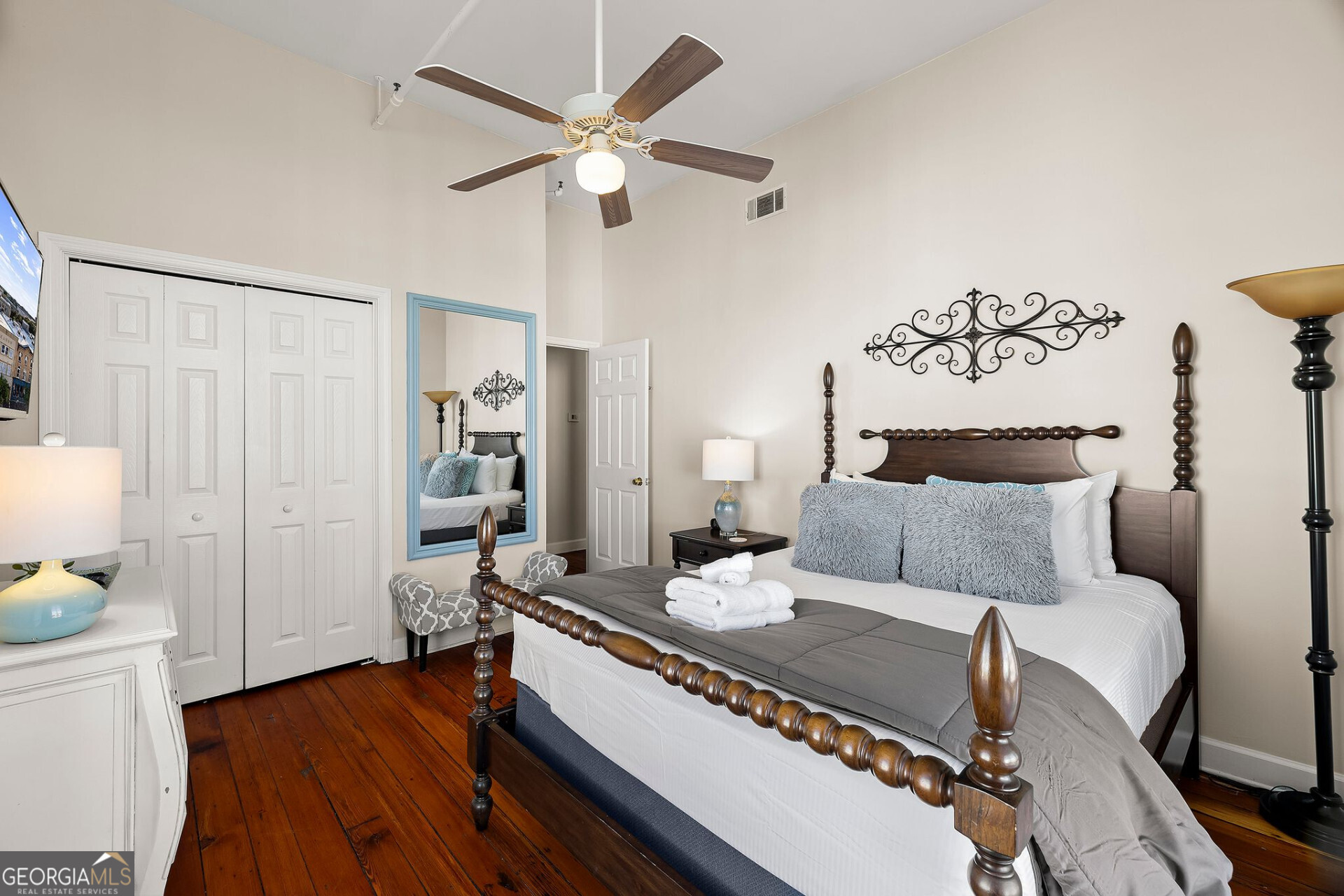 105 Whitaker Street, Unit 302 Savannah, GA 31401 - Photo 11 of 39 a living room with furniture and a table