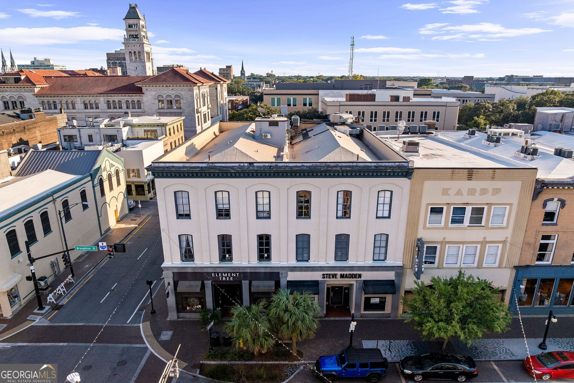 105 Whitaker Street, Unit 302 Savannah, GA 31401 - Photo 35 of 39 a aerial view of a house with a yard