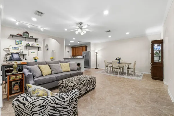 $295,000 | 194 West Kentwick Place, Conroe, TX 77384