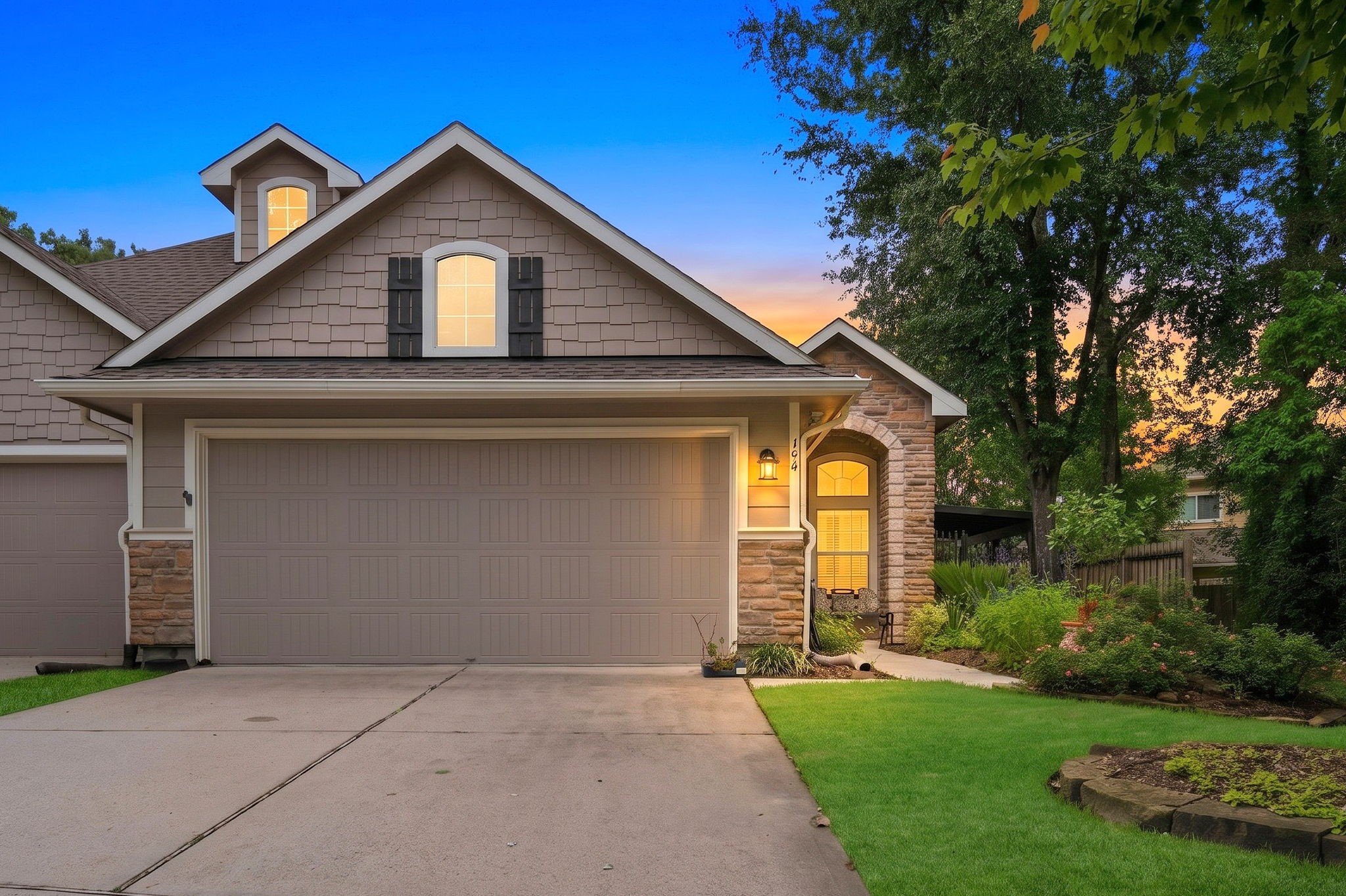 194 West Kentwick Place Conroe, TX 77384 - Photo 2 of 30