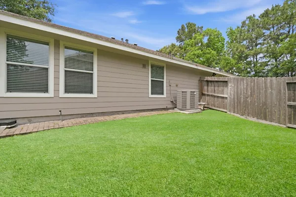 $295,000 | 194 West Kentwick Place, Conroe, TX 77384