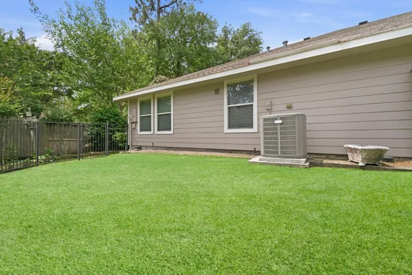 $295,000 | 194 West Kentwick Place, Conroe, TX 77384