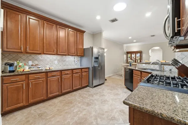 $295,000 | 194 West Kentwick Place, Conroe, TX 77384