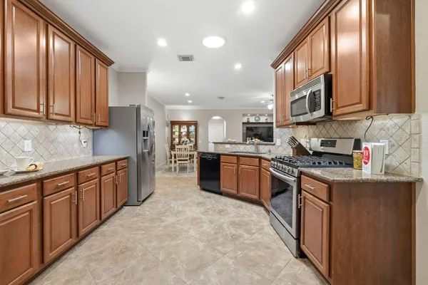 $295,000 | 194 West Kentwick Place, Conroe, TX 77384