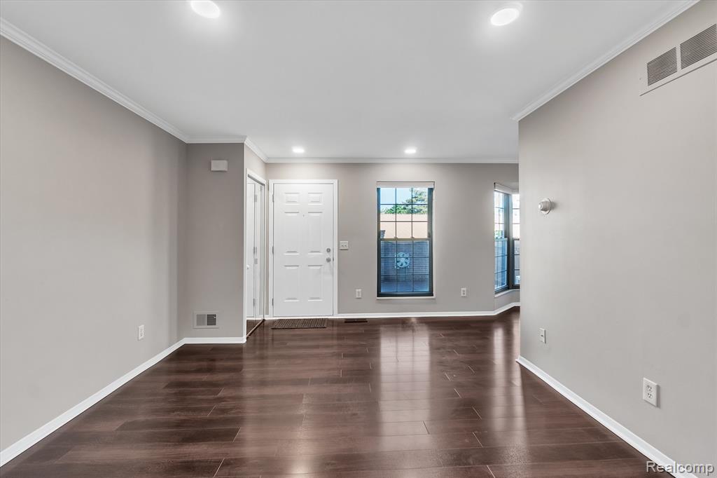 22224 Edgewater Novi, MI 48375 - Photo 7 of 32