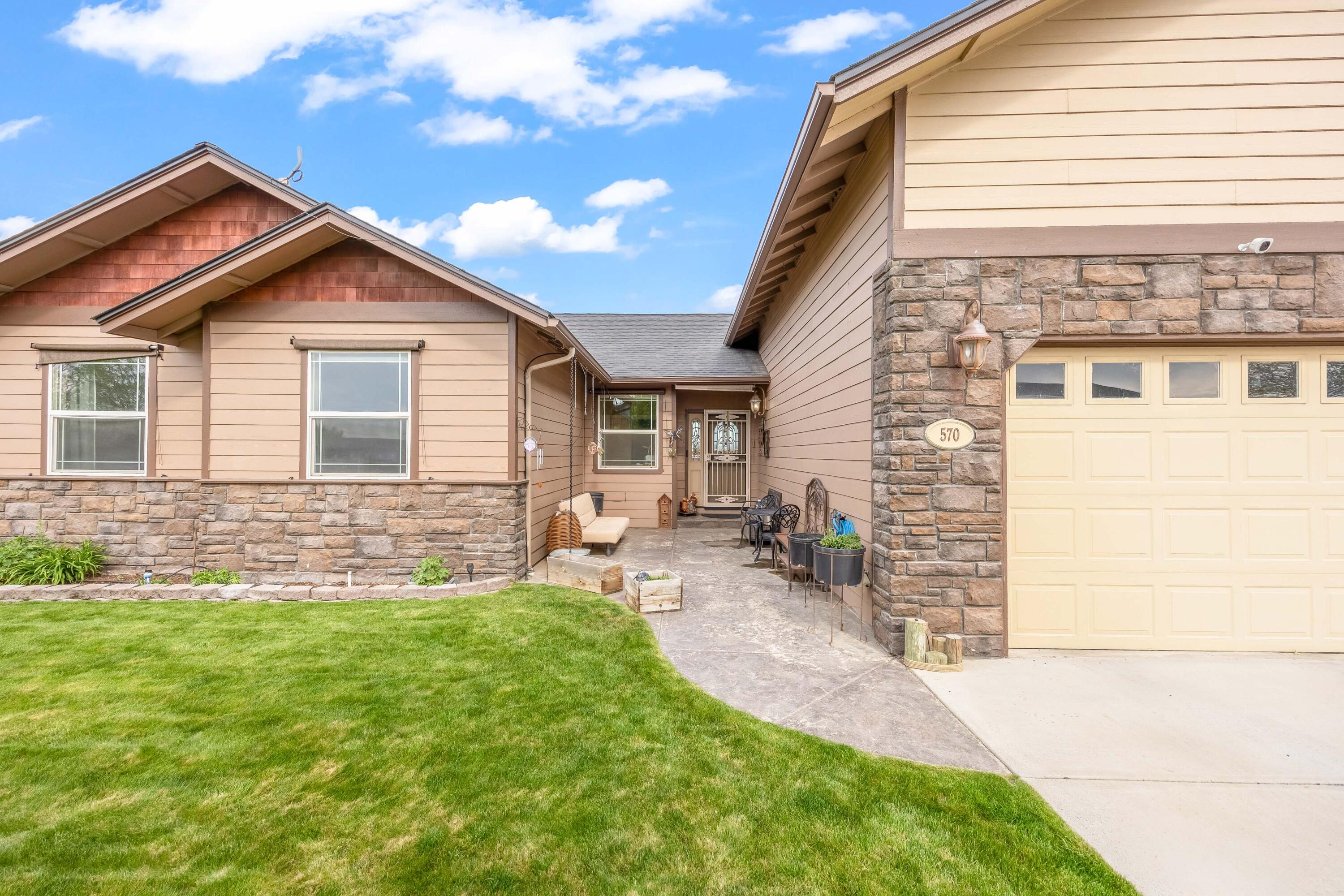 570 Mountain Ridge Drive Culver, OR 97734 - Photo 3 of 46