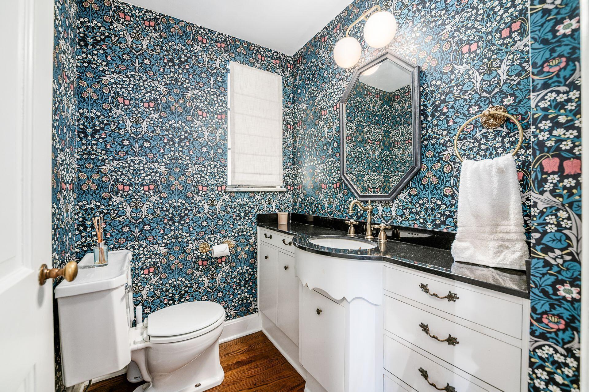 1806 Edgemont Road Columbus, OH 43212 - Photo 15 of 57 First Floor Powder Room