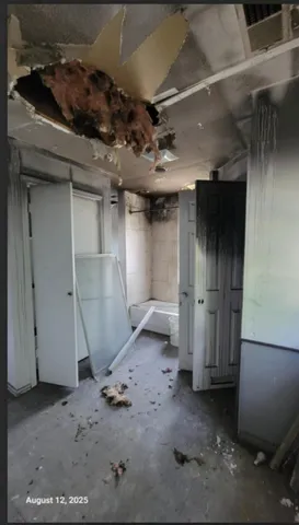 a view of livingroom with furniture