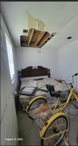 a view of a utility room