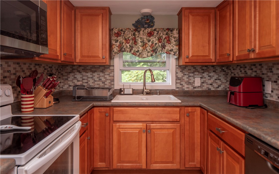 44 Stage Coach Road Portsmouth, RI 02871 - Photo 14 of 45