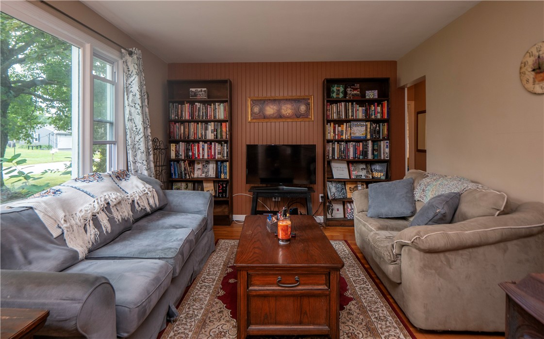 44 Stage Coach Road Portsmouth, RI 02871 - Photo 5 of 45 Living room measures 11'2" x 24'9"