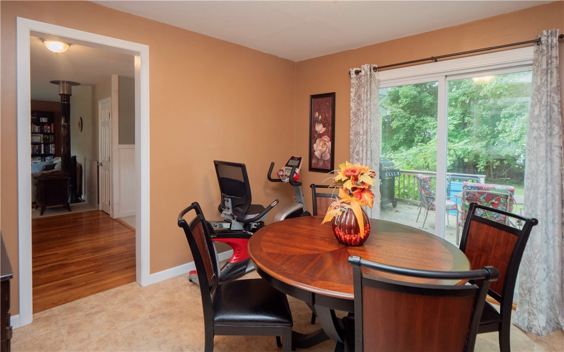 44 Stage Coach Road Portsmouth, RI 02871 - Photo 10 of 45 Dining room measures 11'7" x 11'7"