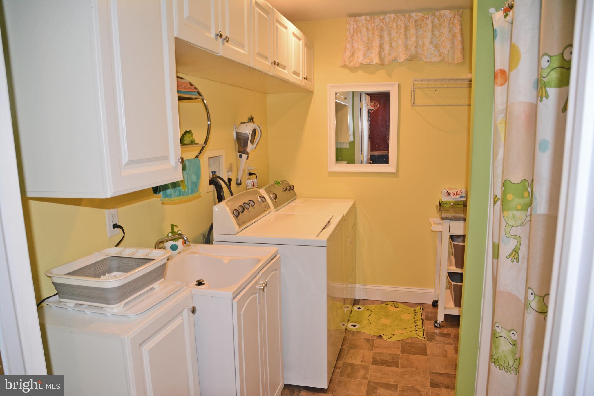 1749 Wilderness Road Lancaster, PA 17603 - Photo 33 of 54 Laundry and Full Bath