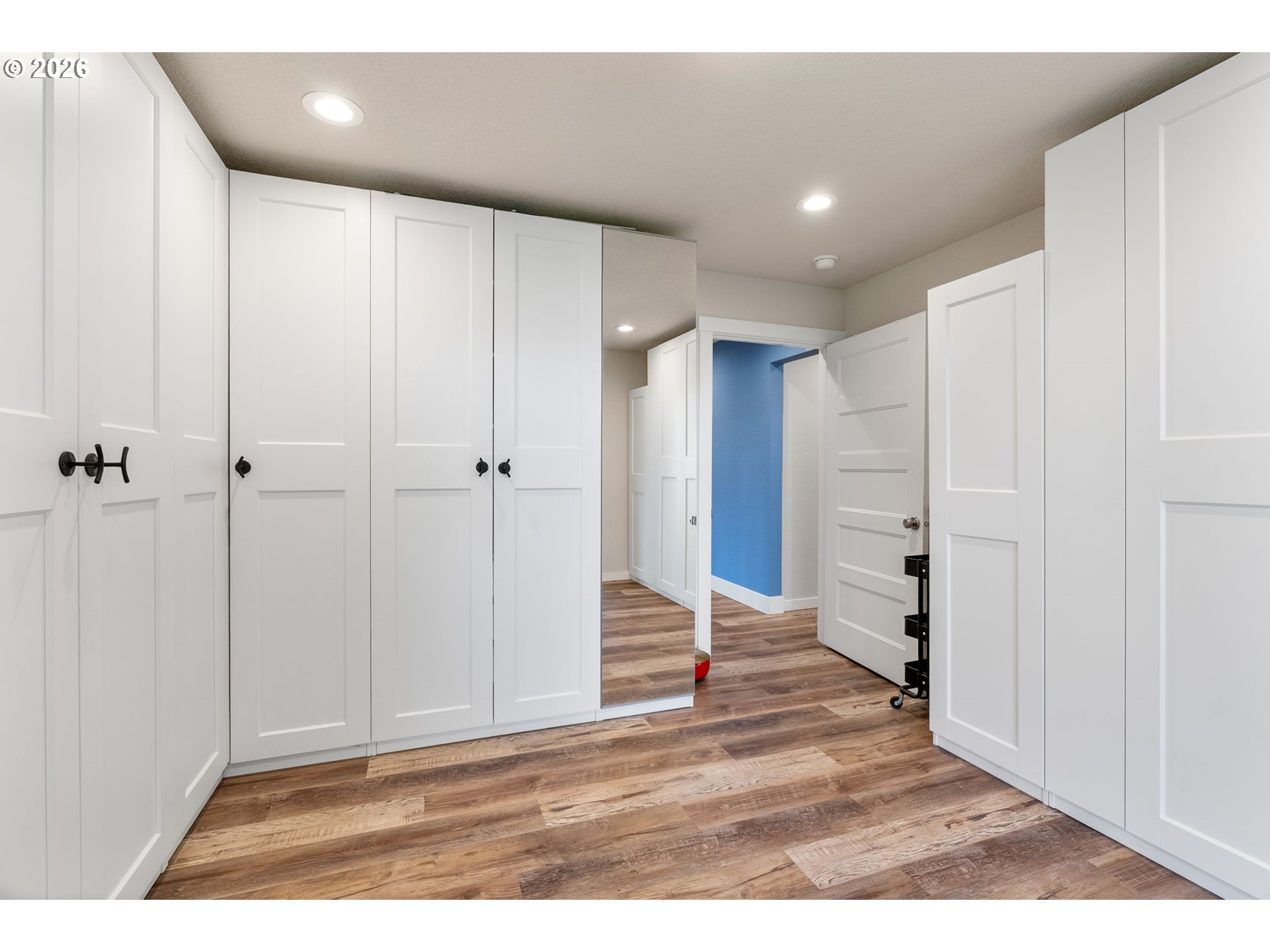 92 Rancho Del Oro Road Stevenson, WA 98648 - Photo 14 of 45 a view of an empty room and wooden floor