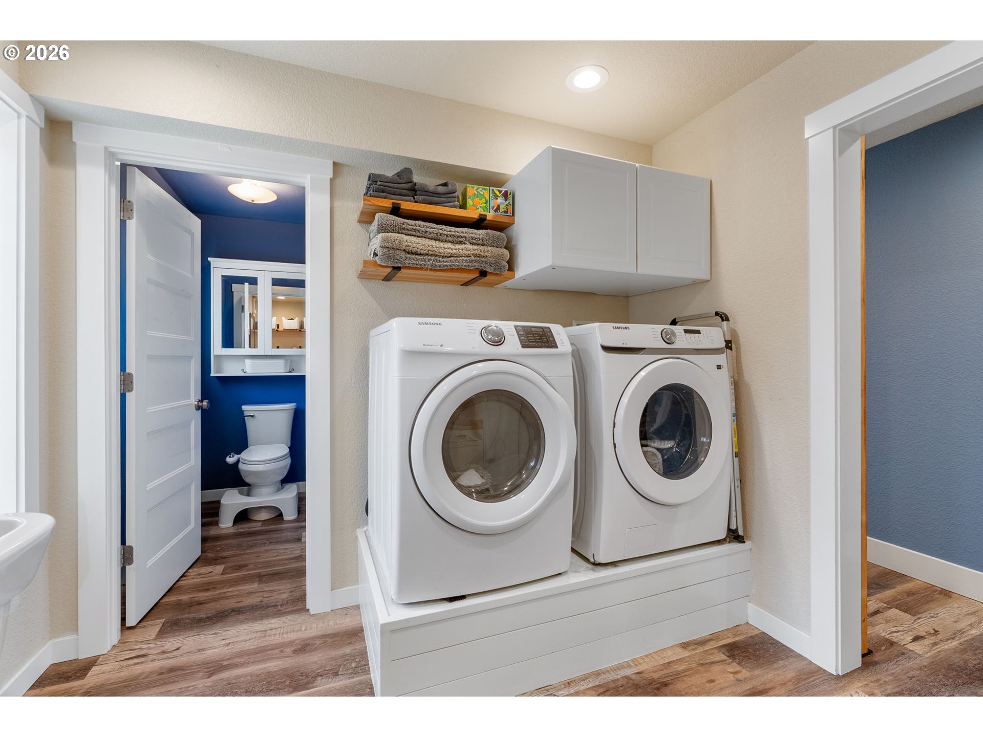 92 Rancho Del Oro Road Stevenson, WA 98648 - Photo 20 of 45 a view of a kitchen with washer and dryer
