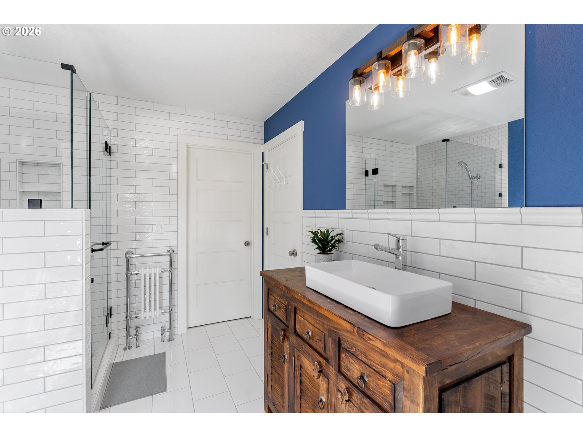 92 Rancho Del Oro Road Stevenson, WA 98648 - Photo 25 of 45 a bathroom with a sink and a mirror