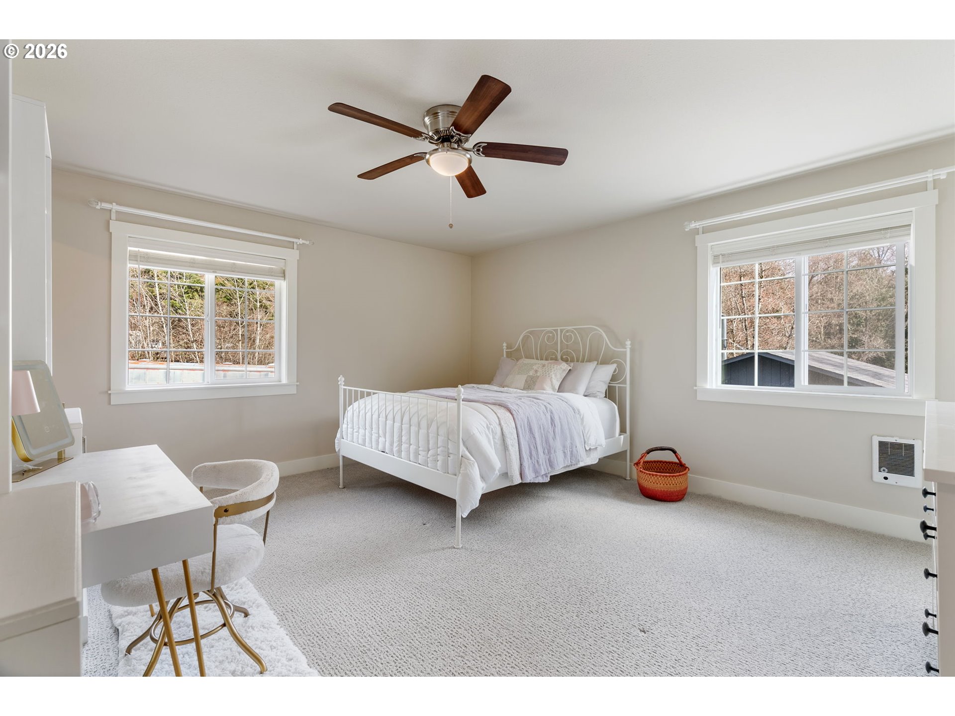 92 Rancho Del Oro Road Stevenson, WA 98648 - Photo 26 of 45 a bedroom with a bed and a window