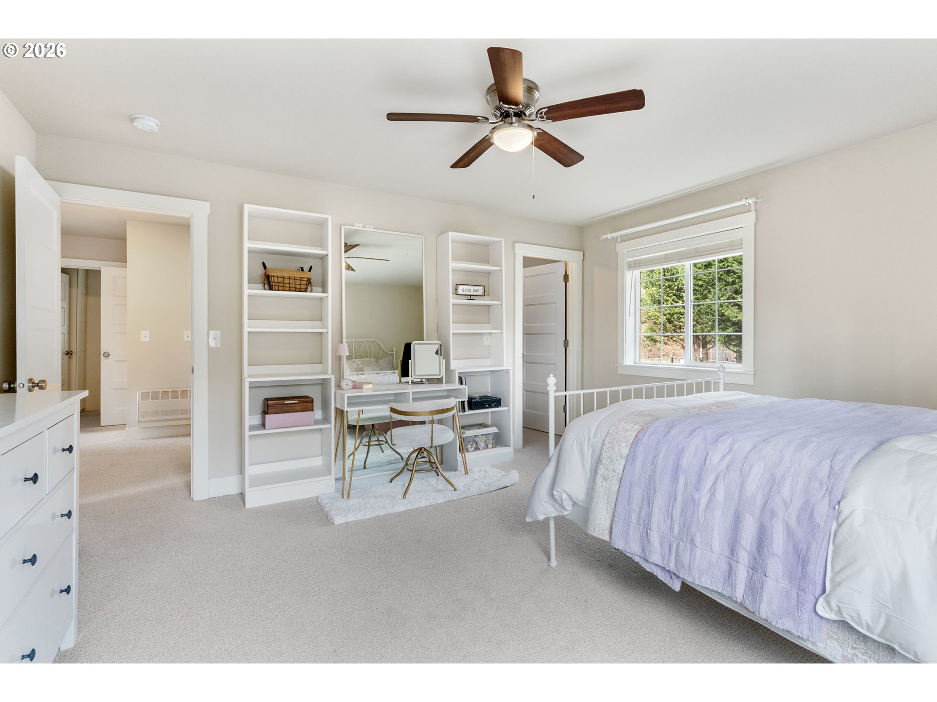 92 Rancho Del Oro Road Stevenson, WA 98648 - Photo 27 of 45 a bed room with a bed and a chair