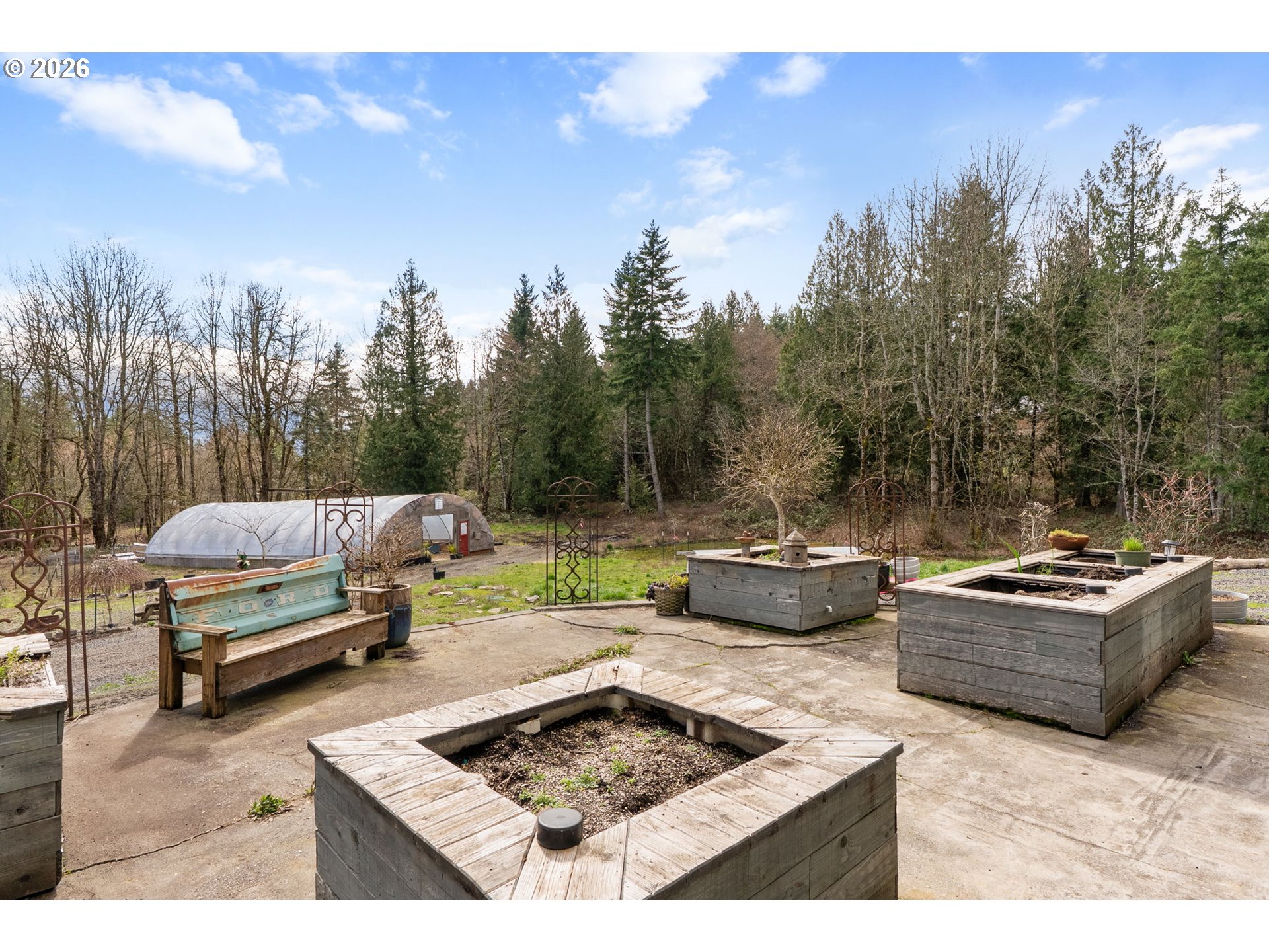 92 Rancho Del Oro Road Stevenson, WA 98648 - Photo 35 of 45 a view of a couches in patio of the house