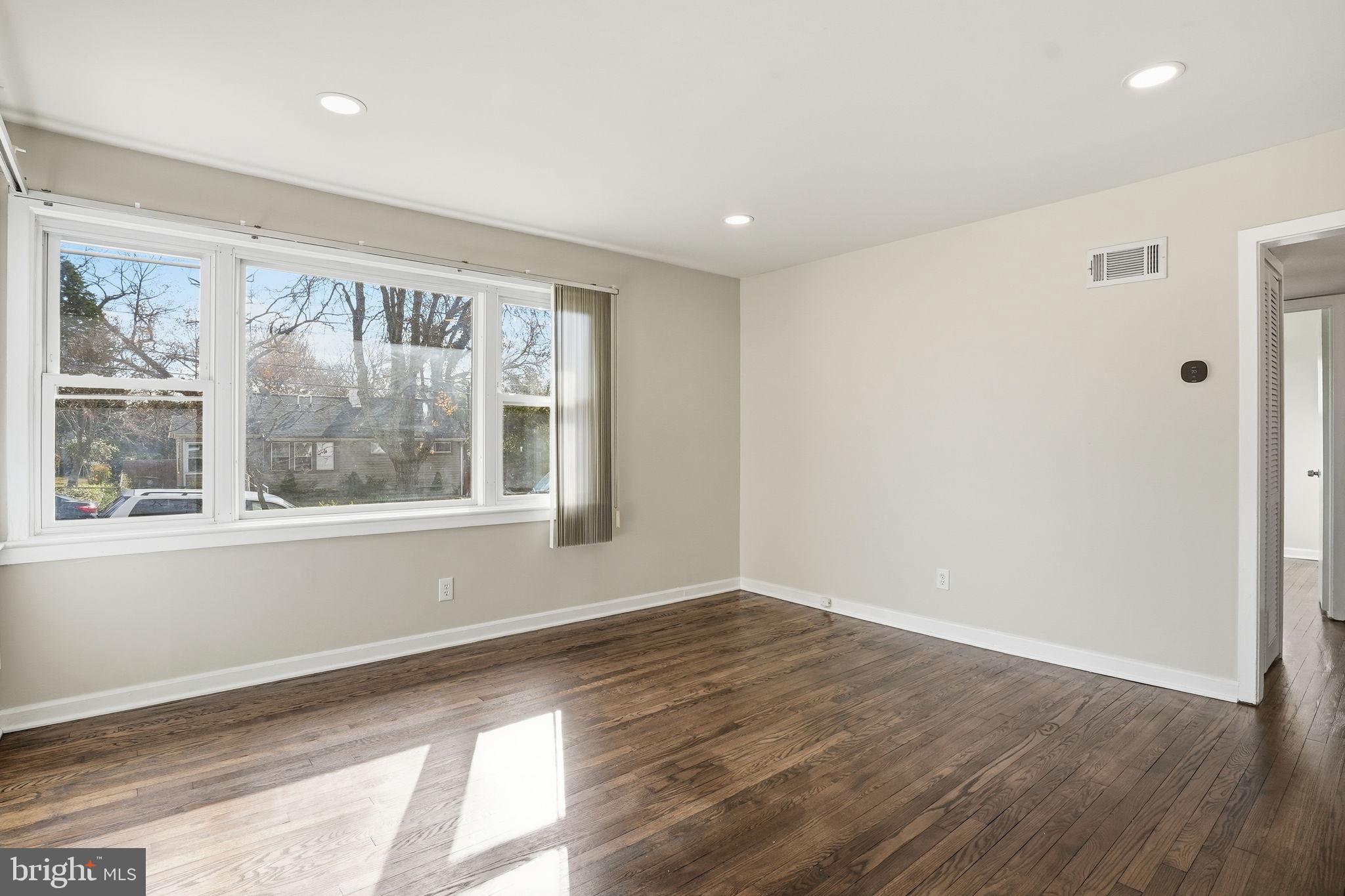 1306 Abbott Road Rockville, MD 20851 - Photo 5 of 28