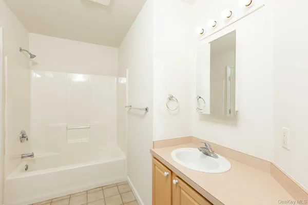 $3,000 | 105 Flurry Lane, West Babylon, NY 11704