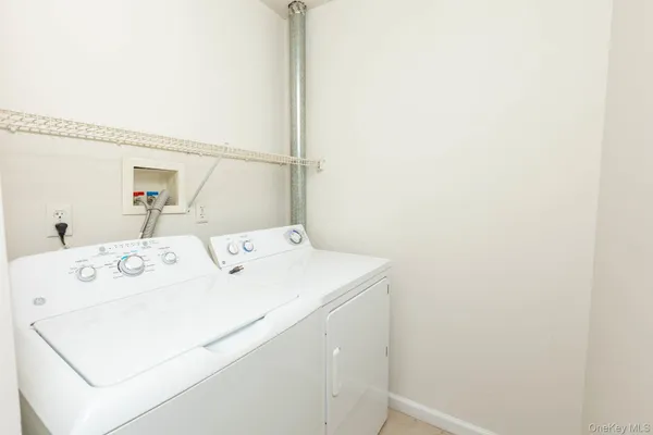 $3,000 | 105 Flurry Lane, West Babylon, NY 11704