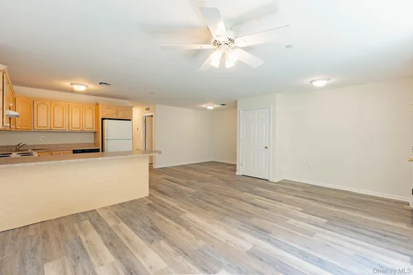 $3,000 | 105 Flurry Lane, West Babylon, NY 11704