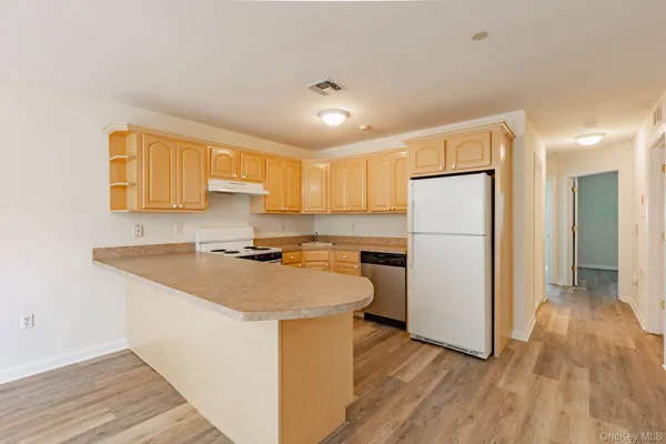 $3,000 | 105 Flurry Lane, West Babylon, NY 11704