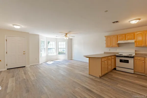 $3,000 | 105 Flurry Lane, West Babylon, NY 11704