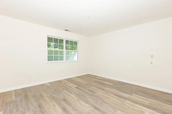 $3,000 | 105 Flurry Lane, West Babylon, NY 11704