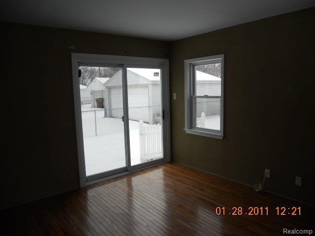 256 Biltmore Street Inkster, MI 48141 - Photo 6 of 12 Family room