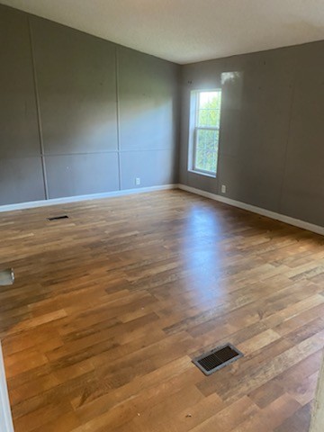 5683 Lakeview Road Springfield, TN 37172 - Photo 3 of 10 a view of a room with wooden floor and window