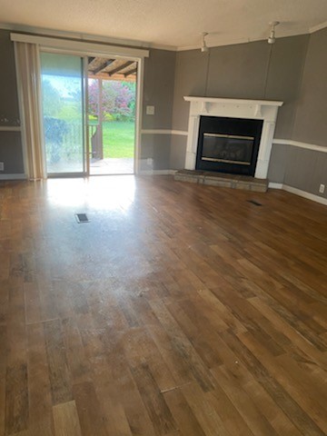 5683 Lakeview Road Springfield, TN 37172 - Photo 4 of 10 a view of an empty room with glass door