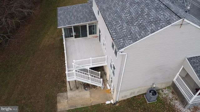 a view of entryway and hall