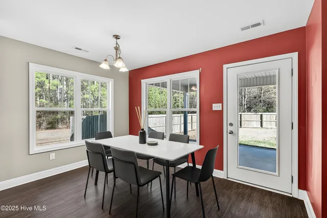 $300,000 | 401 McCall Drive, Jacksonville, NC 28540