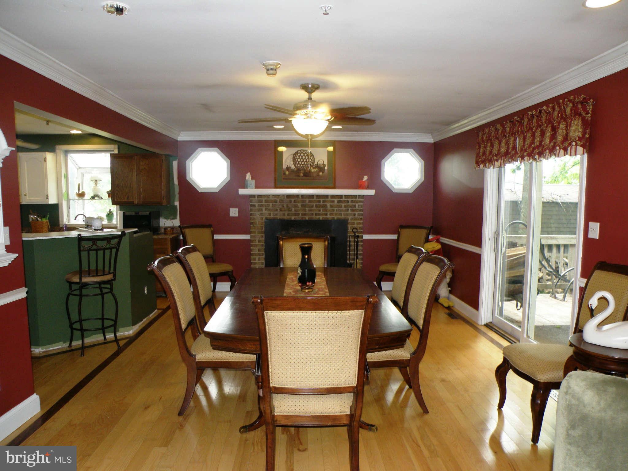 7320 Rocky Road Gaithersburg, MD 20882 - Photo 3 of 11 Dining Room