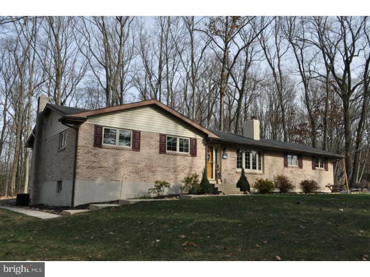 421 Dautrich Road Reading, PA 19606 - Photo 2 of 22