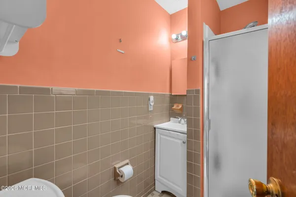 a bathroom with a toilet