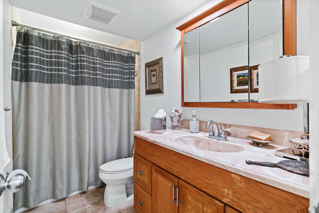 392 Golfview Road, Unit B North Palm Beach, FL 33408 - Photo 12 of 16 97_2F5_3996341_3406240822_5