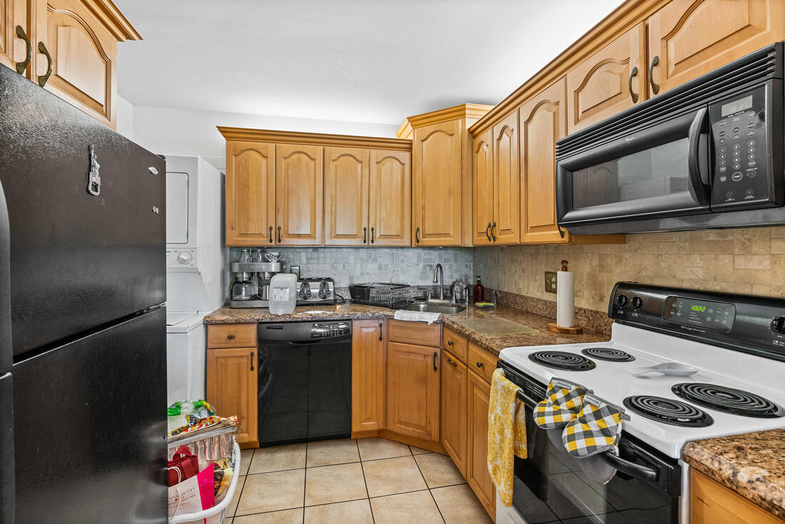 392 Golfview Road, Unit B North Palm Beach, FL 33408 - Photo 9 of 16 18_6C_3996341_3406240585_5