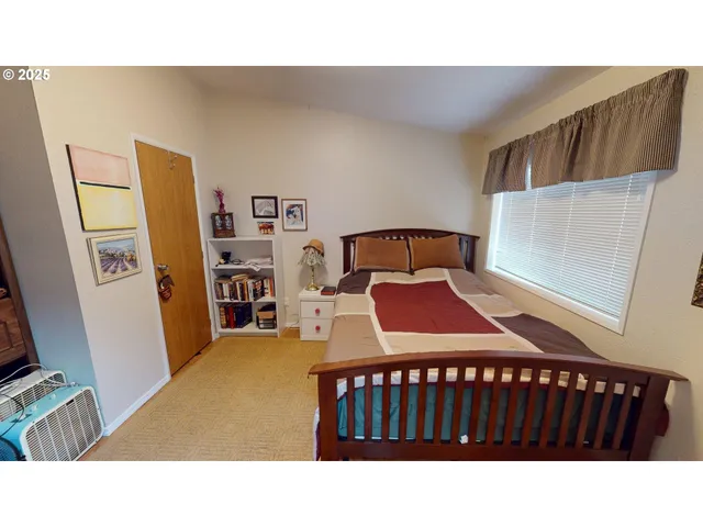 a black and white photo of a living room